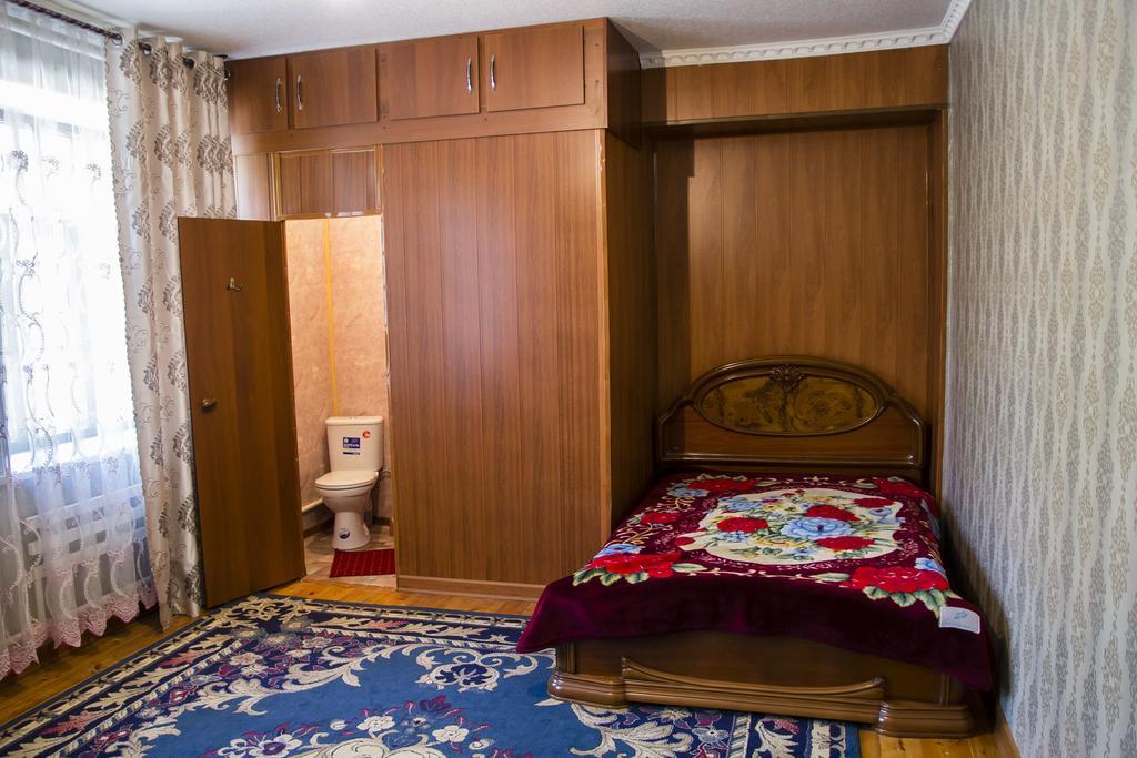 Отель Be My Guest Ош Экстерьер фото